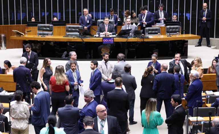 Congresso derruba quatro vetos à LDO de 2026 e libera repasses a municípios