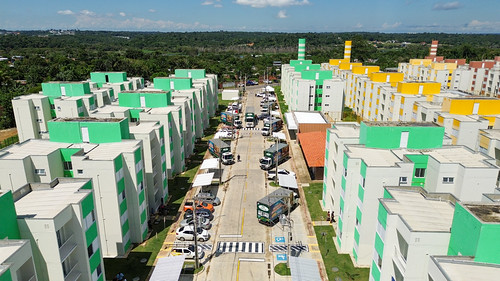 Prefeito Renato Junior entrega mobílias às famílias do residencial Morar Melhor 15 e reforça compromisso com política habitacional em Manaus