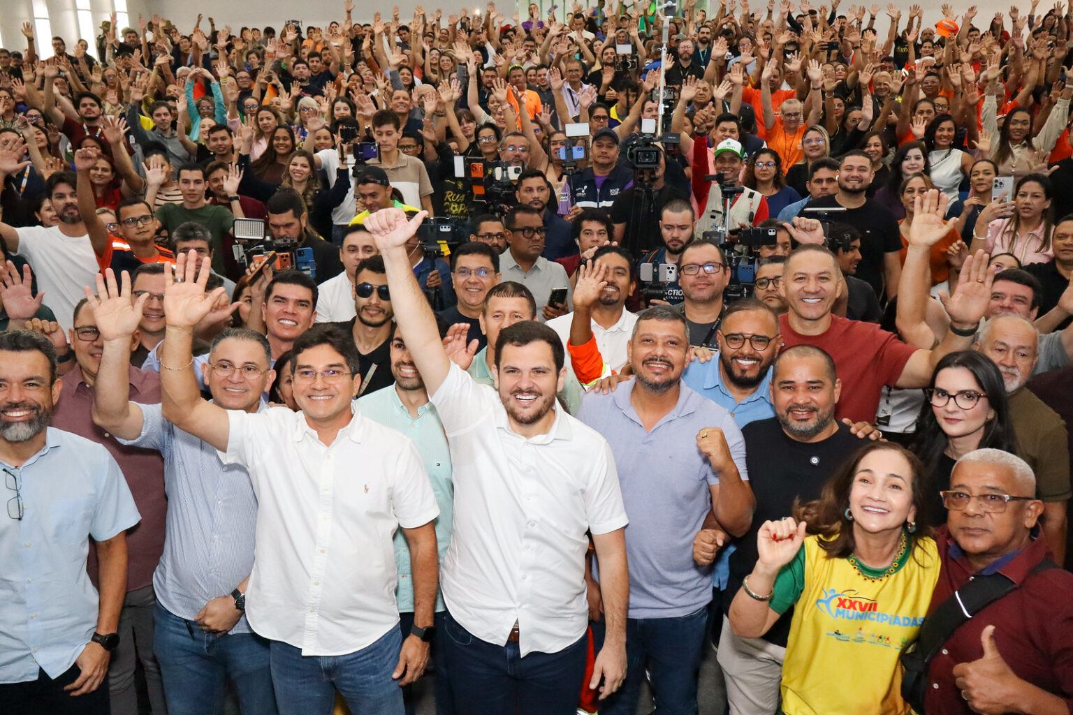 VALORIZAÇÃO Prefeito Renato Junior reajusta salário e auxílio-alimentação de mais de 30 mil servidores
