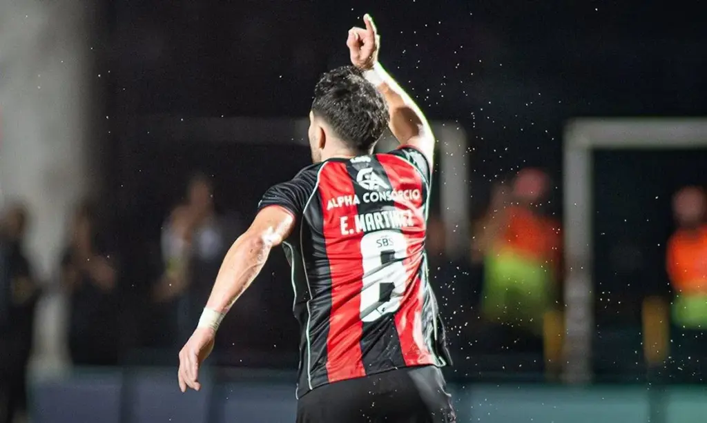 Vitória conquista o pentacampeonato da Copa do Nordeste em virada emocionante contra o Fortaleza