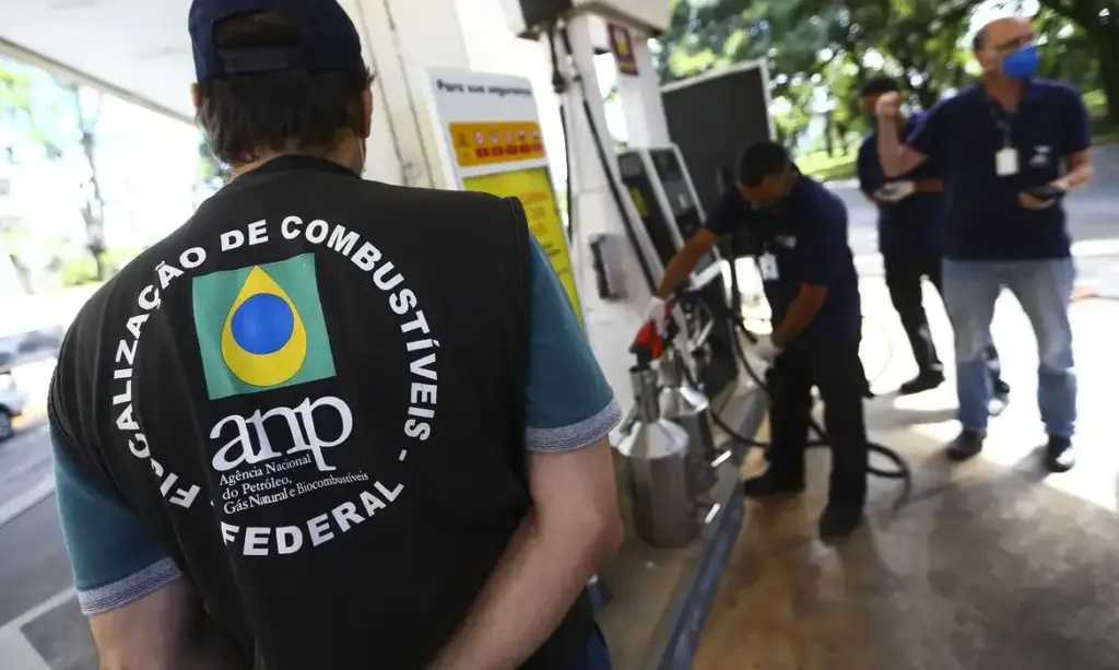 ANP autua 21 empresas por suspeita de preço abusivo de combustível em três meses