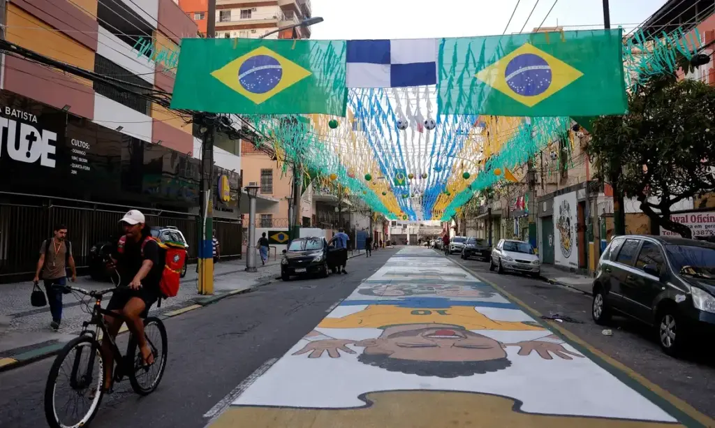 Copa do Mundo: ruas do Rio ganham vida com arte e união comunitária
