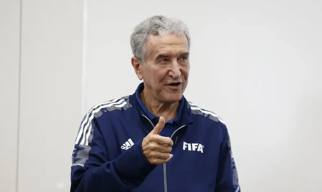 Carlos Alberto Parreira, técnico campeão do tetra, é internado no Rio de Janeiro