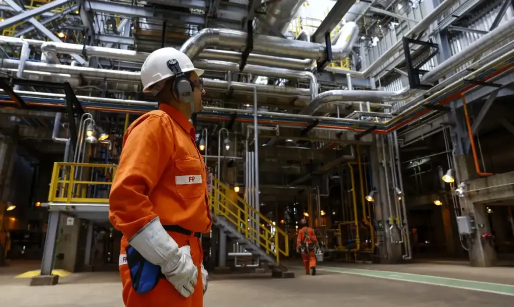 Economia brasileira mostra resiliência e avança 0,1% em abril apesar de juros altos e cenário global
