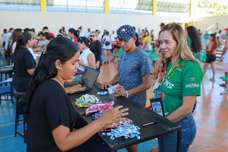 Festival de Parintins 2026: Governo do Amazonas inicia troca de alimentos por pulseiras para a Festa dos Visitantes