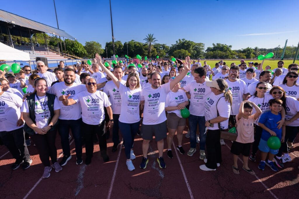 Governador Roberto Cidade participa de caminhada para celebrar mais de 300 transplantes realizados no Hospital Delphina Aziz