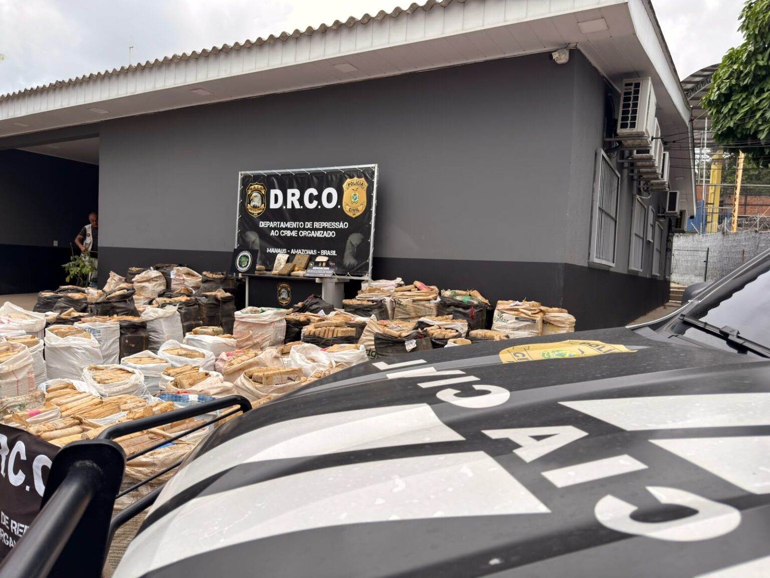 GOLPE NO NARCOTRÁFICO Operação Segurança Presente apreende mais de 4,1 toneladas de drogas e realiza 800 prisões em 30 dias