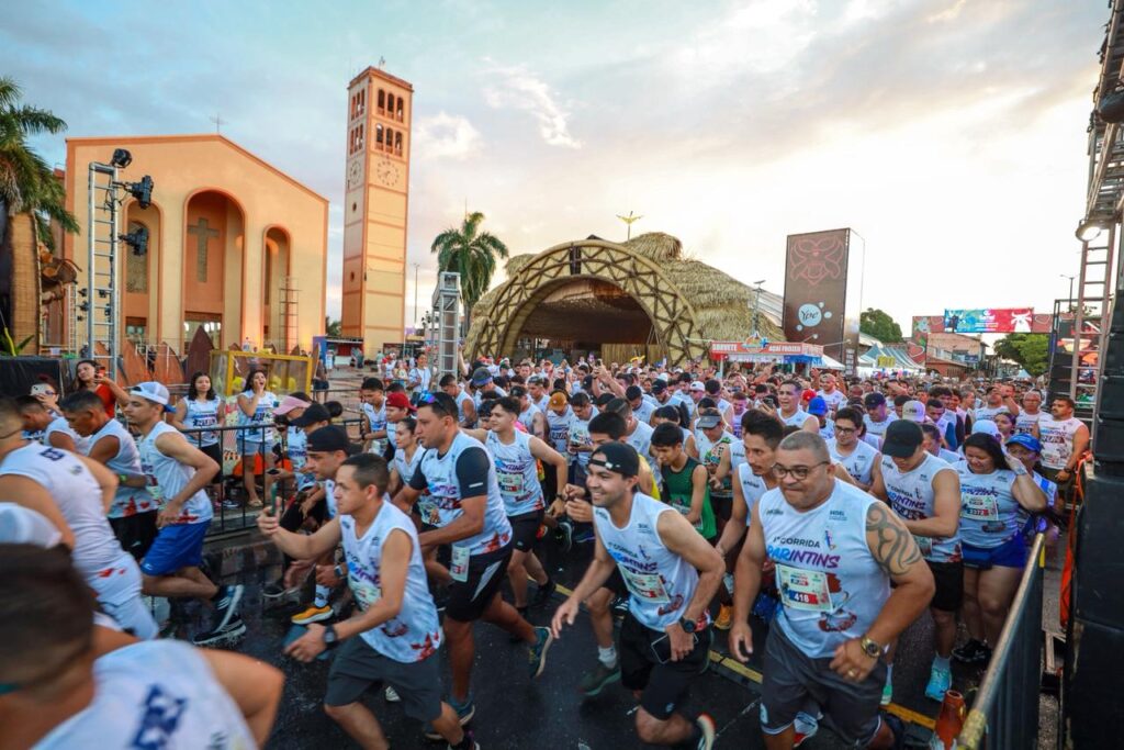 Festival de Parintins 2026: Mais de 2 mil pessoas participam da Parintins Run pelas ruas da Ilha Tupinambarana