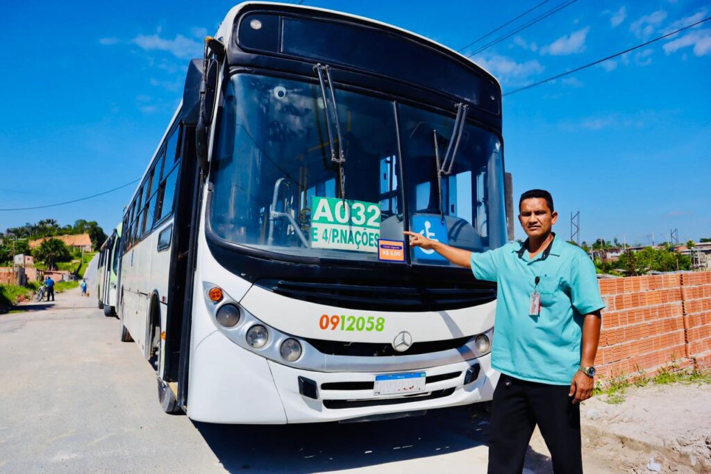 Linha de ônibus A032 volta a atender o bairro Nova Cidade e técnicos de transporte acompanham retorno da operação