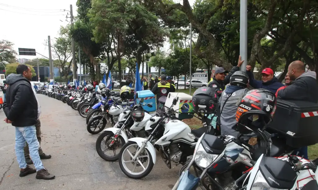 Governo prepara linha de crédito para motociclistas de aplicativos