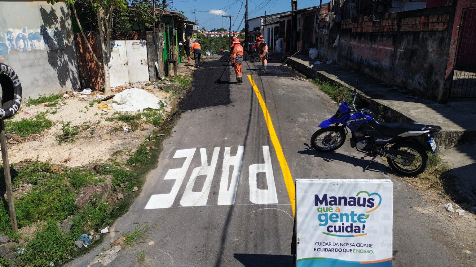 Prefeitura transforma ruas do Colônia Terra Nova com ações de tapa-buracos e limpeza do programa ‘Manaus que a Gente Cuida’
