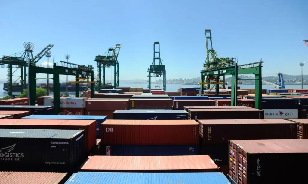 Brasil projeta recorde no superávit comercial para 2026, superando expectativas