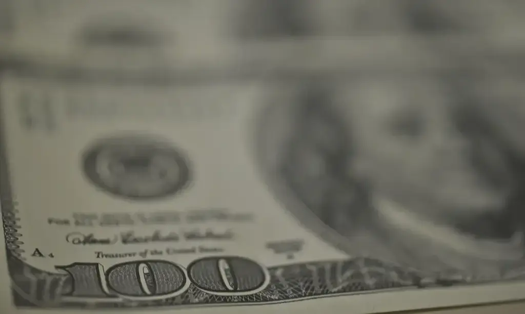 Mercado financeiro em alerta: dólar oscila, bolsa cai e petróleo dispara com escalada de tensões no Oriente Médio