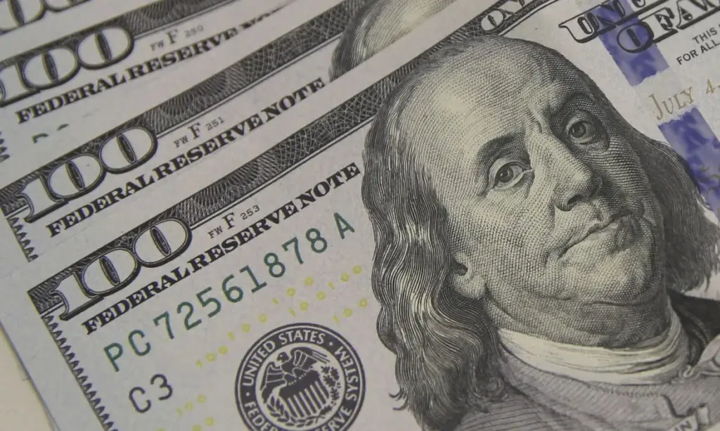 Dólar flerta com R$ 5,10: tarifas americanas e tensões globais ditam cautela nos mercados