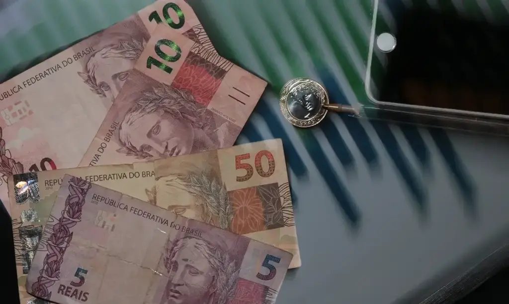 Atividade econômica brasileira mostra leve alta em maio, segundo Banco Central