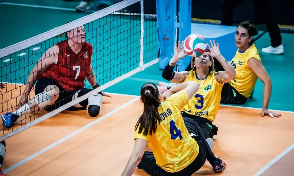 Brasil conquista vice-campeonato mundial de vôlei sentado feminino após derrota para os EUA