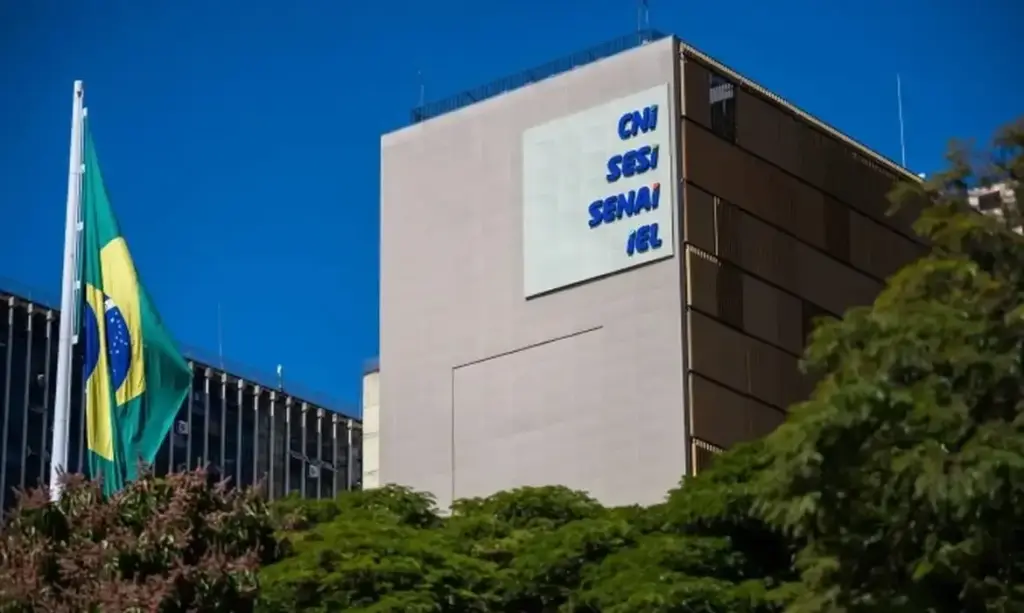 CNI mantém projeção de 2% para o PIB, mas alerta para riscos na economia