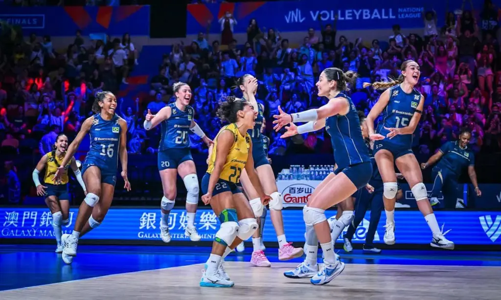 Brasil supera campeãs mundiais e encara Turquia na final da Liga das Nações