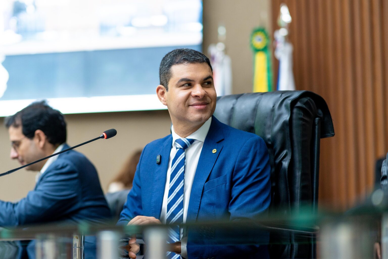 Alta nas passagens reforça crítica de Saullo Vianna às companhias aéreas beneficiadas por incentivos fiscais no Amazonas