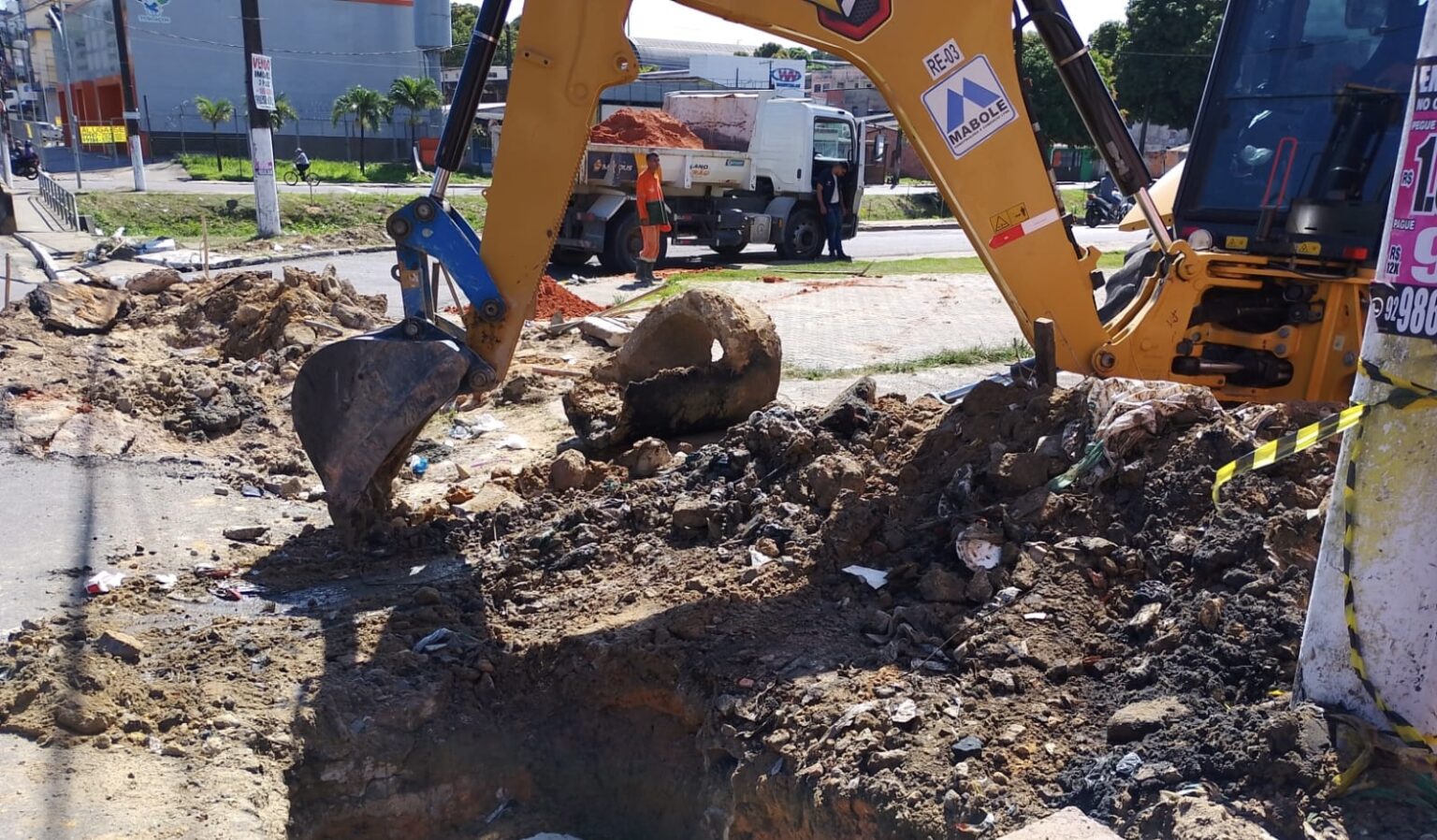 Prefeitura de Manaus recupera sistema de drenagem na avenida Costa e Silva e reforça infraestrutura no bairro Raiz