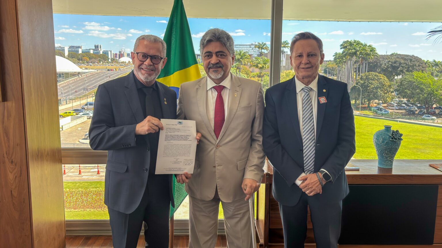 ADJUTO AFONSO Presidente da Aleam cumpre agenda em Brasília em evento sobre reconstrução de ponte Brasil e Bolívia